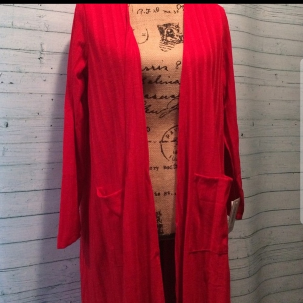 Lularoe Sarah small 
Red
Beautiful sweater